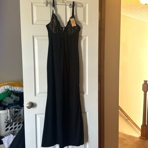 Popular Shapeware dress and ever worn size medium